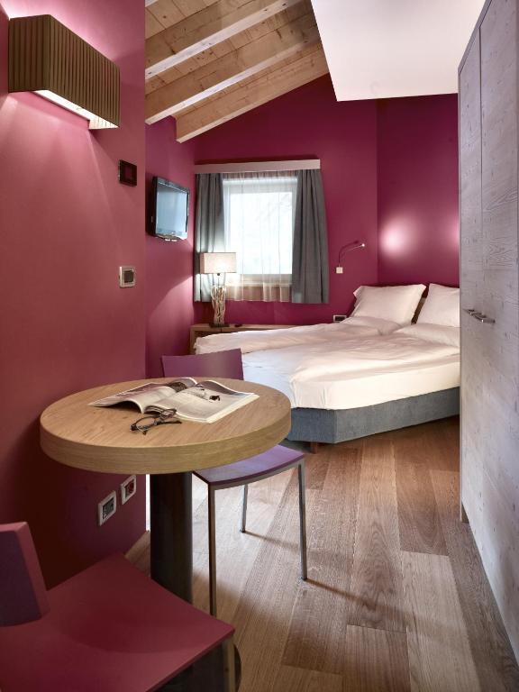 Color Home Suite Apartments Predazzo Szoba fotó
